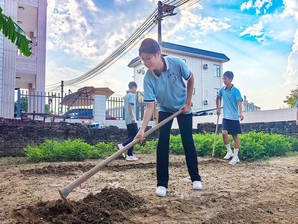 青岛叛逆孩子全封闭寄宿学校怎么联系?本地机构选择指南